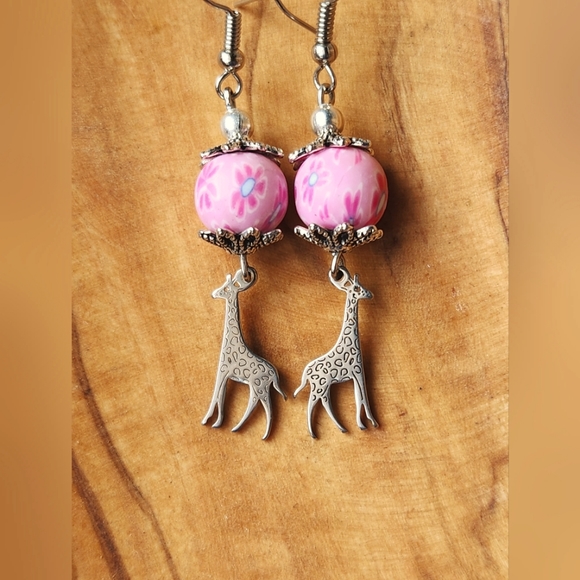 Giraffe with Flower bead Earrings - Picture 2 of 2